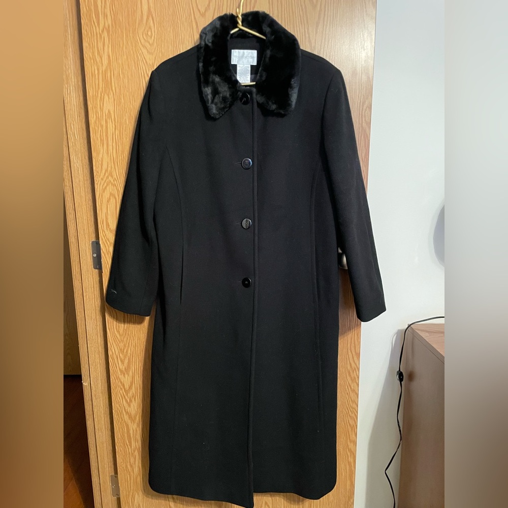Womens wool fur collar calf length coat size 16